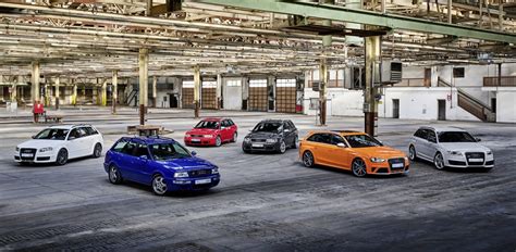 Audi r8 v10 plus year: 25 TAHUN AUDI RS, DARI ENJIN 5 SILINDER HINGGA V8 DAN V10 ...