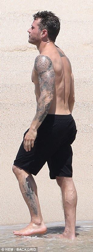 Shirtless Ryan Phillippe Shows Off His Six Pack And Tattoos In Cabo