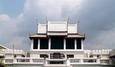Gambar Arsitektur Struktur Rumah Besar Atap Bangunan Istana Tua