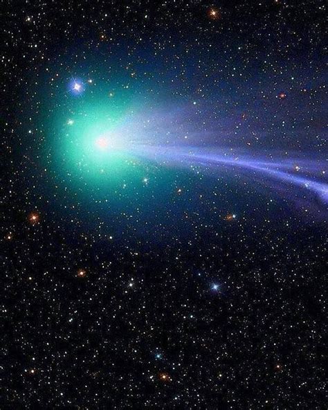 The Stunning Comet Lovejoy 43 Million Miles From Earth Traveling At