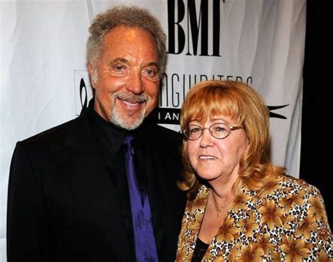 What Happened To Tom Jones Wife Celebrityfm 1 Official Stars