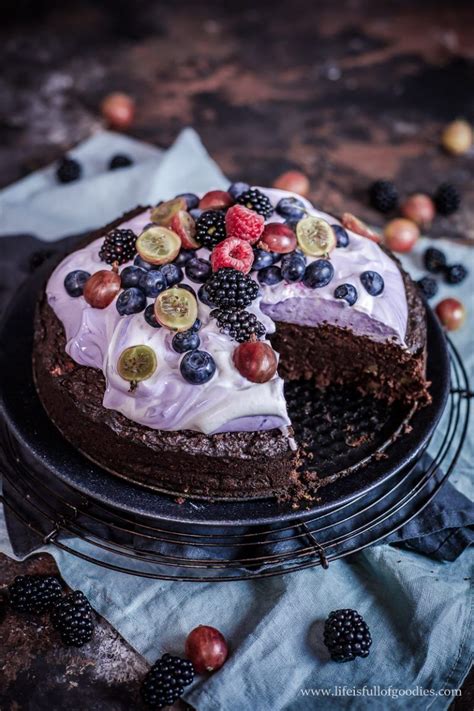 Nach dem vollständigen auskühlen die schokolade schmelzen und über den kuchen geben. Gastbeitrag: Glutenfreier Kokos-Browniekuchen mit ...