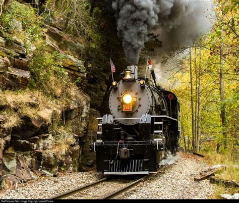 Great Smoky Mountains Railroad 1702