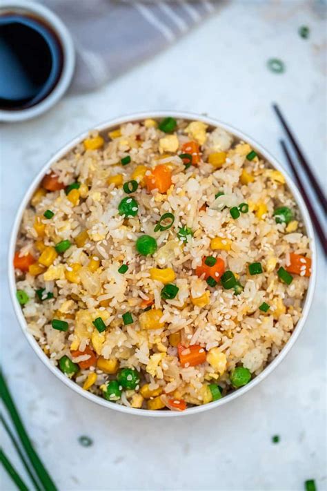 Set saute mode on instant pot and heat 2 tablespoons of vegetable oil. Easy Instant Pot Fried Rice Recipe | Recipes From A Pantry