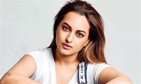 Sonakshi On Age Disparity On Screen