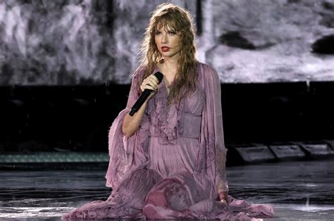 Taylor Swift Performed Until Almost 2 Am In Her Nearly Cancelled Nashville Show Last Night