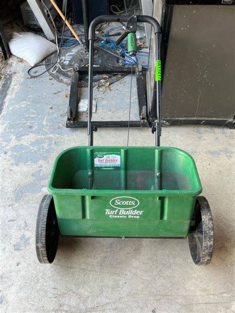 Scotts Turf Builder Classic Drop Spreader For Sale