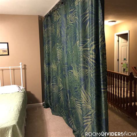 Get the tutorial at ohoh deco. Do your kids struggle with having to share a bedroom? Use ...
