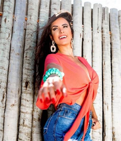 Nathalia felix es una deslumbrante modelo que se robó el corazón de douglas costa hace un año. Douglas Costa assume modelo apontada como affair de Neymar ...