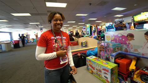 Chuck E Cheese Employee
