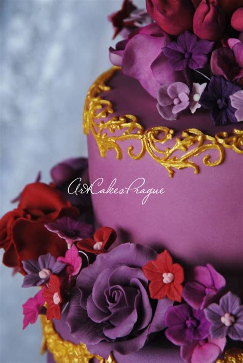 Purpleandgold Wedding Cake Decorated Cake By Art Cakes Cakesdecor