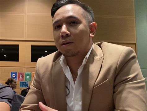 Kebanyakan ahli sihir sudah lama terpinggir daripada dunia luar sejak mereka memasuki persekutuan kerjasama ahli sihir jadi mereka sukar mahu membayangkan keadaan dunia pada masa itu. "Hadir Dengan Pakaian Serba Putih, Tapi Arwah Kelihatan ...