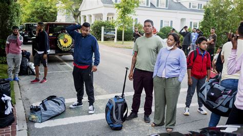Migrants Flown To Marthas Vineyard By Florida Governor Say They Were Misled The Globe And Mail