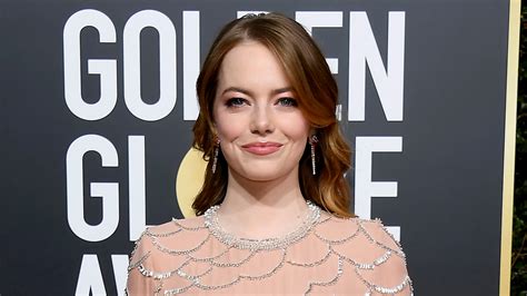 Golden Globes 2019 Emma Stones Glam Hair And Glowy Makeup Allure