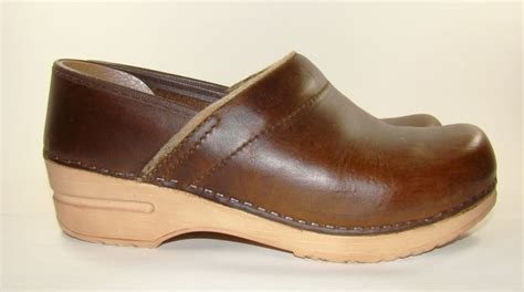 Dansko clogs were once reserved almost exclusively for those in the medical field and other professionals required to be on their feet all day, like teachers, social workers, and bartenders. Dansko Sanita Leather Closed Clog Shoe Brown Stapled Sz 37 ...
