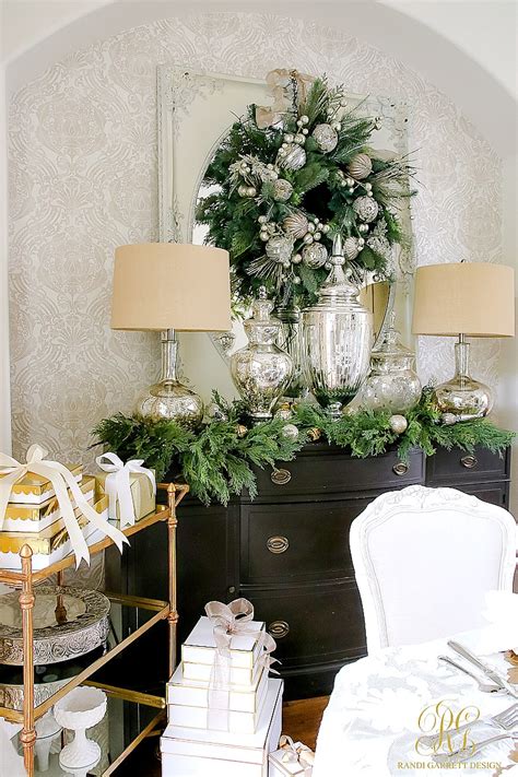 The most common gold dining room material is metal. Elegant White and Gold Christmas Dining Room and Table Scape