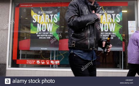 What Shops Will Be Doing Black Friday Uk - Black Friday Shoppers High Resolution Stock Photography and Images - Alamy