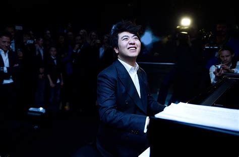 Pianist Langlang Plays The Piano During The Amazing Lang Lang World