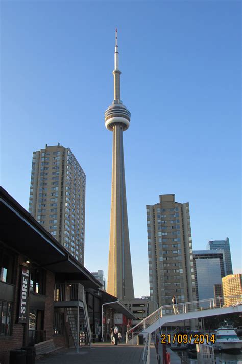 Cn Tower Toronto Canada Cathytravelling Tower Building Tower