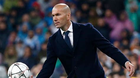 Зидан зинеддин — зидан (zidane) зинеддин (р. Zinedine Zidane als Trainer von Real Madrid - Titel ...