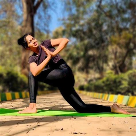 Female Yoga Trainer Sector 51 Gurgaon Yoga Teacher Mayfield Garden