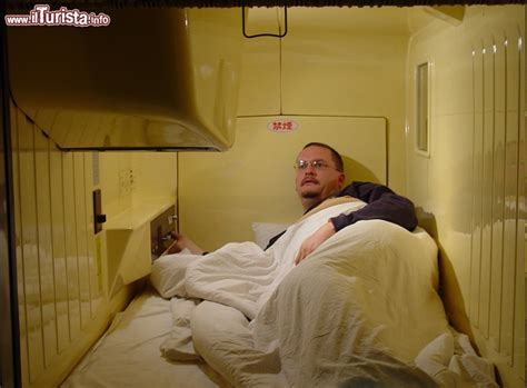 Taxes and fees that are shown are. Hotel capsula a Tokyo Giappone - Lo spazio all'interno è ... | Guarda tutte le foto