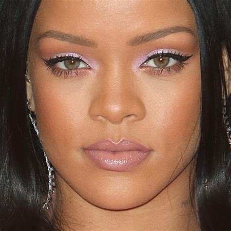 Rihannas Makeup Photos And Products Steal Her Style Page 2
