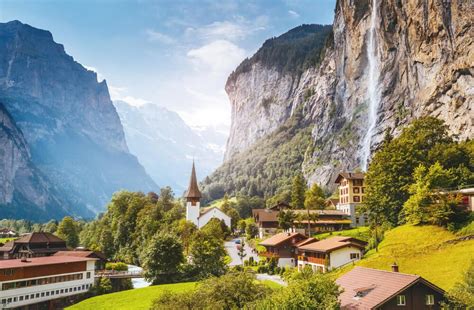Lauterbrunnen Es Una Localidad Suiza Ubicada En Un Valle Cuyos Hermosos