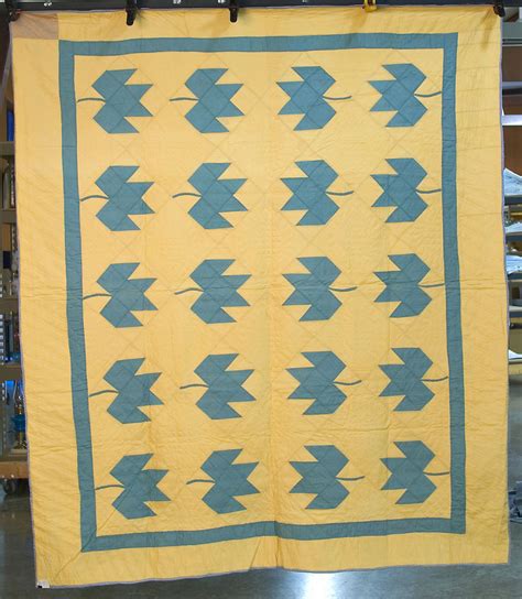 Amish Maple Leaf Pieced Quilt Jeffrey S Evans And Associates