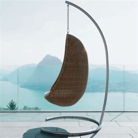 Outdoor hanging decoration ideas that everyone in the neighborhood will adore. homenature - outdoor hanging egg chair (With images ...