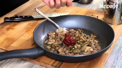 Grab the ingredients you need, mix them well and create the. Come preparare le Farfalle cremose ai funghi (vegan) - YouTube