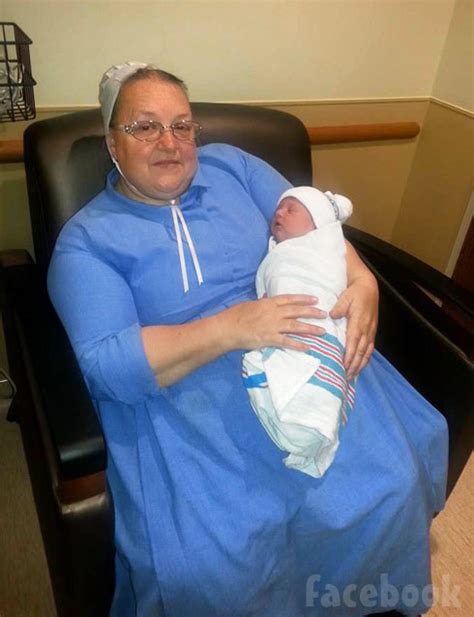 Photos Breaking Amish S Mary Schmucker Welcomes Grandson