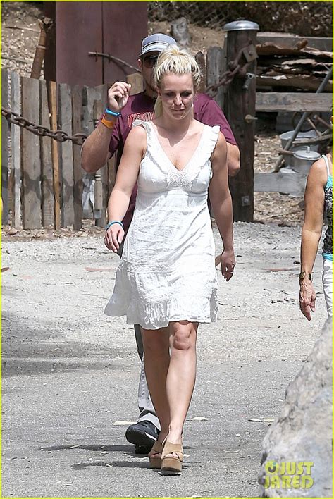 Photo Britney Spears Lunches With David Lucado Mom Lynne 20 Photo