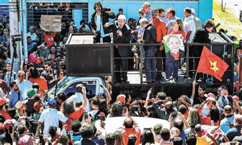lula enfrenta protestos em caravana no sul do país política diario de pernambuco