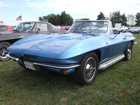 Mid America Motorworks Corvette Funfest 6 Pack Of 60s Corvettes Hot