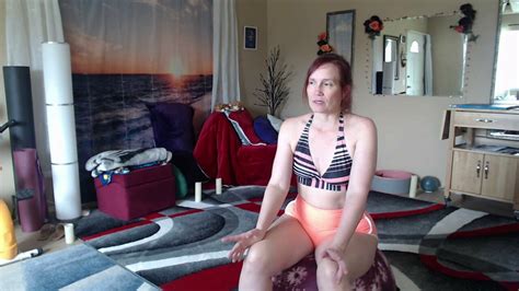 Aurora Wilgen Yoga Baltraining In Korte Broek Met Hete Cameltoe Xhamster