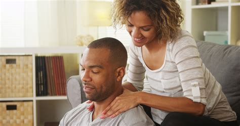 4 Reasons Why You And Your Partner Need Couples Massage Training