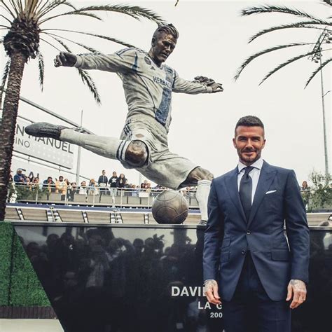 David Beckham Gets Pranked When Going To See His Statue For The First Time Demilked