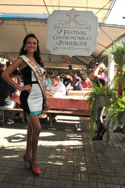 Miss Santa Catarina Visita Festival Gastronômico De Pomerode Brasil