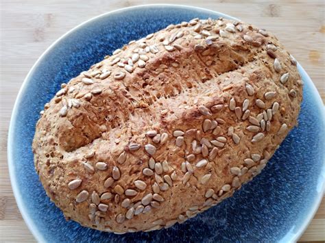 Brenztäler Brot Mit Sesam Und Sonnenblumenkernen Fluffig Und Hart