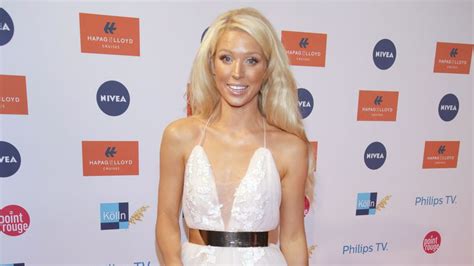 We did not find results for: Vor Hochzeit: DSDS-Star Aneta Sablik im Brautkleid auf ...
