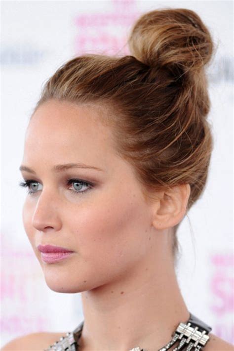 10 Cute Updos For Short Hair From Your Favorite Celebs The Right