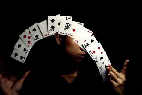 It's the perfect first trick that any kid can learn and is a great foundation for other, more complicated tricks. 4 Easy Card Tricks to Learn - Massify Trendy Magazine