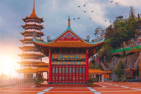 Malaysia's genting highlands is a buzzing hill station developed by the genting group. Kuala Lumpur to Genting Highlands starting at US$3 | Bookaway