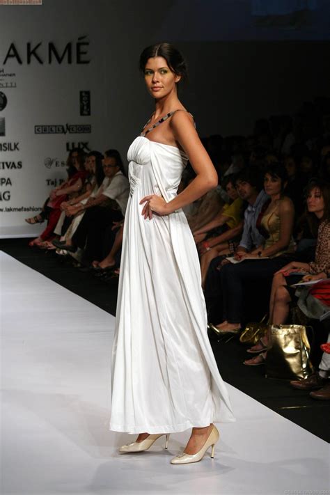 Photography tips to shoot a fashion show like a pro