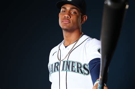 Mariners Create New Show Starring Outfield Prospect Julio Rodriguez