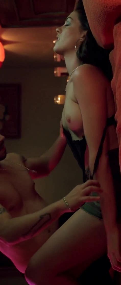 Anne Hathaway S Such A Good Actress Her Nipples Get Progressively Harder During This Scene In