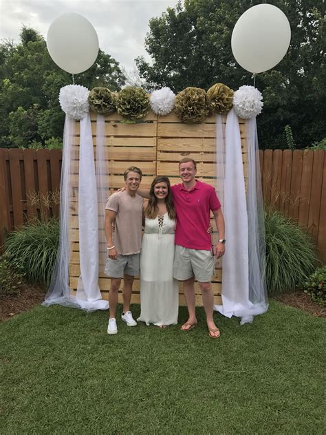 Engagement Party Handmade Backdrop Out Of Wood Pallet Casamento