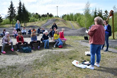 Klasse kan delta på sommerles i nordland, og 33 kommuner var i 2020 påmeldt den. Kule bøker skal gi barn leselyst i sommer - Totens Blad