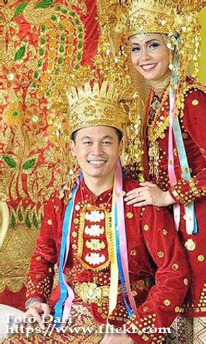 Provinsi ini sebenarnya adalah provinsi yang sangat kaya akan sumber daya. Ciri-ciri dan Keunikan Pakaian Adat Provinsi Bengkulu Baju ...